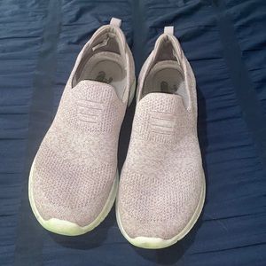 Skechers go walk shoes!